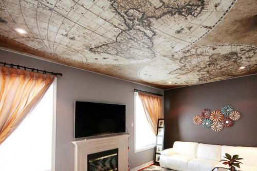 Как клеить обои на потолок одному. Поклейка потолка обоями