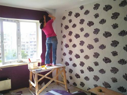 Как правильно клеить обои от окна или к окну. Как поклеить обои: к окну или от окна