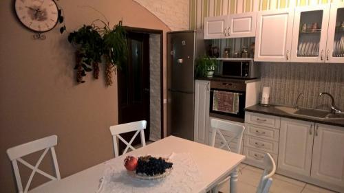 Комбинирование обоев на кухне. Как скомбинировать обои двух видов на кухне?