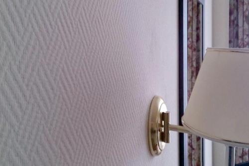 Обои геометрия на кухне. Виды обоев для кухни