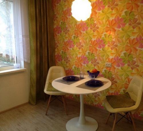 Комбинирование обоев на кухне. Как скомбинировать обои двух видов на кухне?