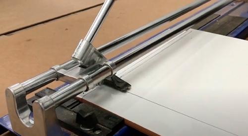 Как резать плитку с использованием плиткореза. Правила пользования 05 Как резать плитку с использованием плиткореза. Правила пользования 05