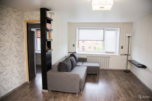 На какую стену клеить обои с рисунком. Вертикальное расположение разных обоев