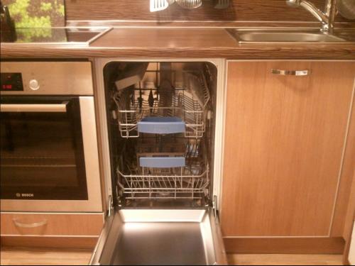 Установка встраиваемой посудомоечной машины самсунг. Установка посудомоечной машины в готовую кухню: 6 шагов монтажа+видеоинструкция