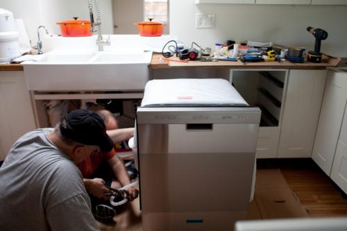 Установка посудомоечной машины своими руками. Установка посудомоечной машины