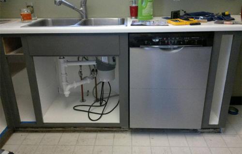 Отвод для посудомоечной машины. Через смеситель и трубы подачи воды