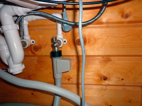 Подключение посудомоечной машины к горячей воде плюсы и минусы. Как подключить посудомойку к горячей воде