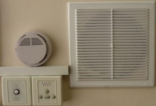 Конденсат на входной двери в частном доме. Причины скопления конденсата