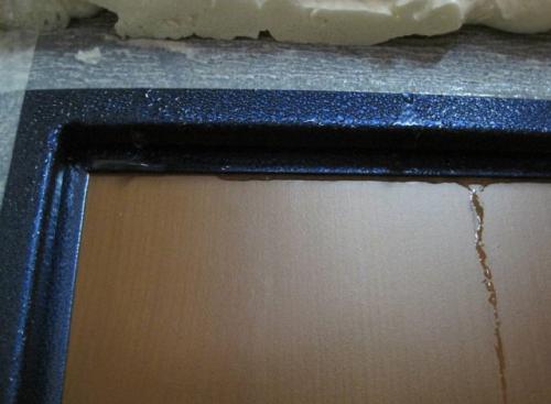 Почему потеет входная железная дверь. Почему потеет и промерзает входная дверь. Что делать?