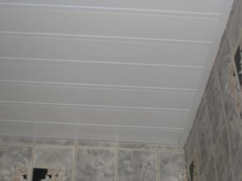 Потолок из пвх панелей своими руками. Достоинства