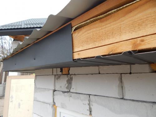 Крыша без капельника. Почему на кровле не обойтись без капельника