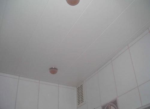 Как обшить потолок пластиком. Расчет материала для монтажа 06