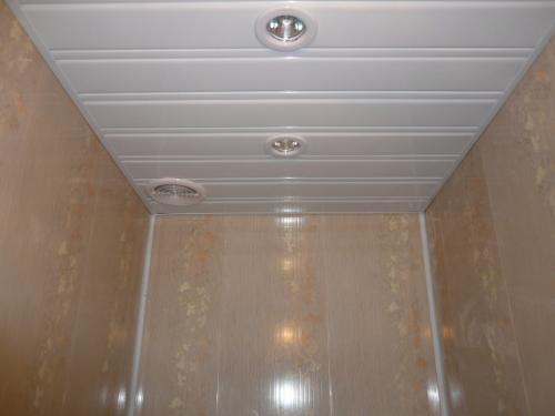 Как обшить потолок пластиком. Расчет материала для монтажа 02