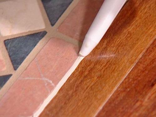 Как сделать скрытые соединения между плинтусами на ламинат. Как соединять ламинат