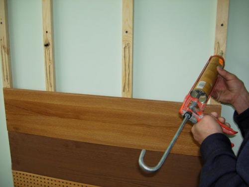 Как крепить пластиковые панели к потолку. Плюсы и минусы потолочных панелей из пластика 02 Как крепить пластиковые панели к потолку. Плюсы и минусы потолочных панелей из пластика 02