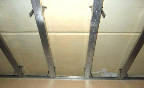 Потолок из пвх панелей своими руками. Невзрачный пластик? Нет, не слышали 05 Потолок из пвх панелей своими руками. Невзрачный пластик? Нет, не слышали 05