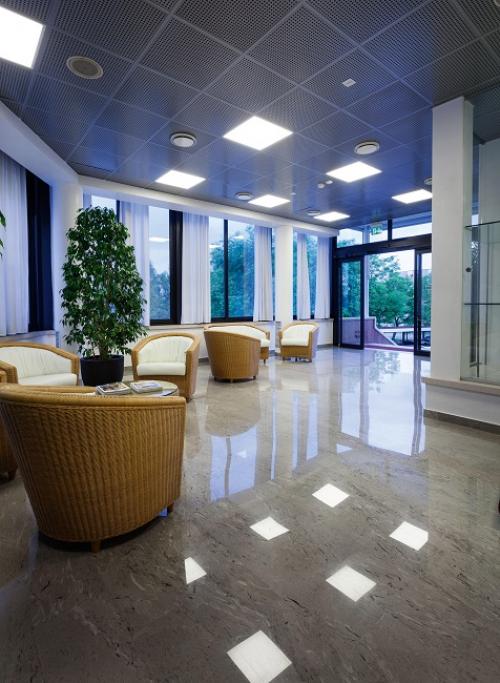 Потолок из панелей в комнате. Обзор видов и моделей панелей для потолка