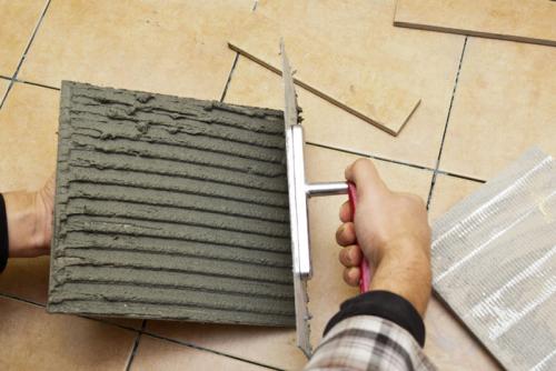 Как класть плитку на пол вдоль или поперек. Ша. Укладка первой плитки и первого ряда