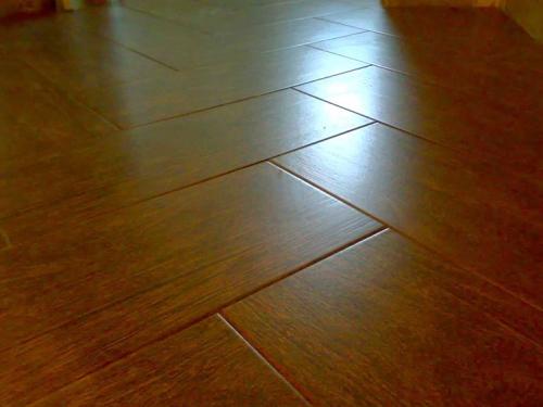 Укладка плитки со смещением на стене. Как красиво уложить плитку со смещением, если ровно не получается