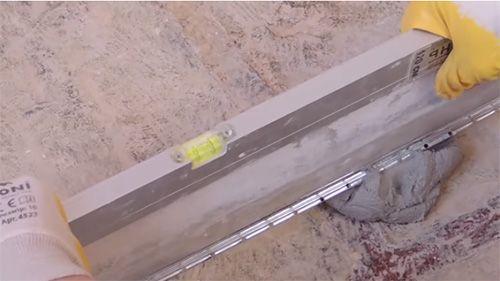 Укладка плитки для начинающих. Как класть плитку на пол своими руками – пошаговая инструкция