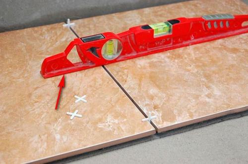 Как положить плитку 30 на 60 на пол. Укладка кафеля