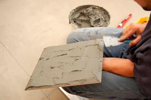 Как положить плитку 30 на 60 на пол. Укладка кафеля