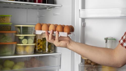 Как избежать появления запаха в холодильнике при хранении продуктов. Как совмещать продукты в холодильнике, чтобы не было неприятных запахов и плесени