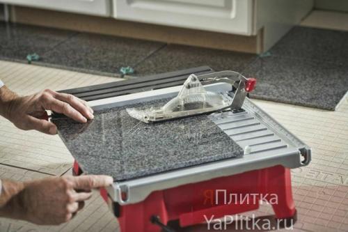 Как резать керамогранит электрическим плиткорезом. Работа электрическим плиткорезом