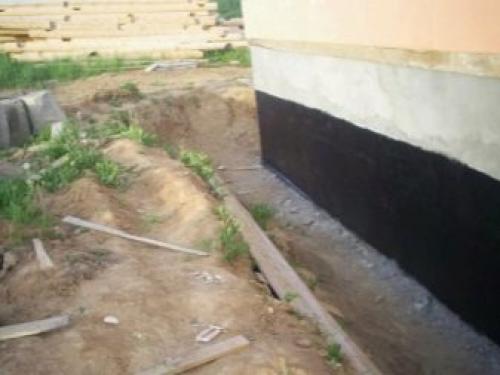 Нужна ли гидроизоляция фундамента. Гидроизоляция ленточного фундамента: Технология и материалы 11