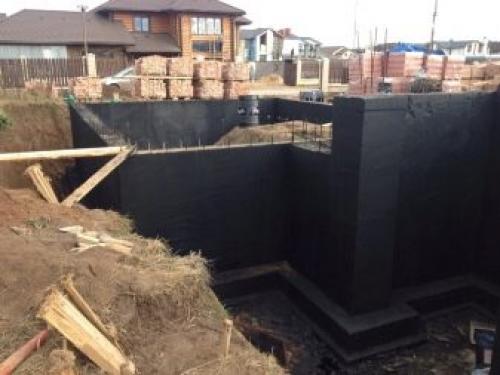 Нужна ли гидроизоляция фундамента. Гидроизоляция ленточного фундамента: Технология и материалы 14