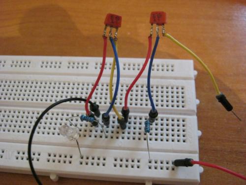 Самый простой сенсорный выключатель своими руками. Сенсорный включатель на двух транзисторах 02