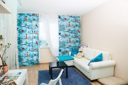 Сочетание голубого цвета в интерьере. Гостиная комната