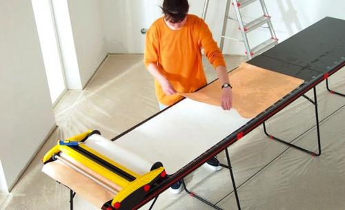 Чем наносить клей на обои. Чем удобнее всего наносить клей на обои