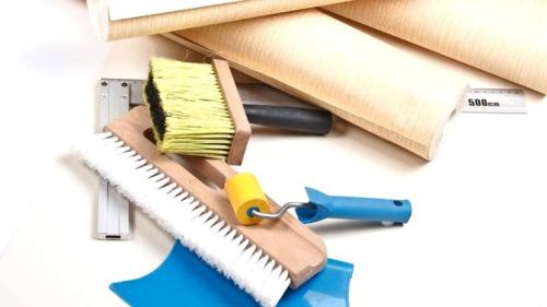 Чем наносить клей на обои. Чем удобнее всего наносить клей на обои