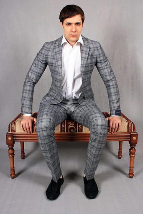 Сочетание серого цвета в мужской одежде. Как выбрать костюм по фигуре