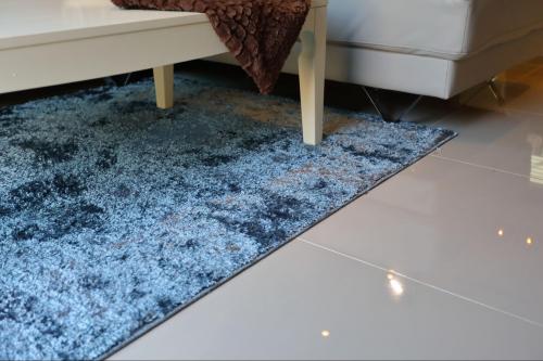 Как положить плитку на деревянный пол без стяжки. Как провести ремонт старых лагов и положить новые