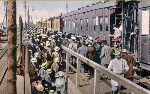 Какие мероприятия вы проводили на своей даче в прошлом. Подбирать дом для летнего отдыха горожане начинали уже в марте-апреле, объезжая дачные поселки и стараясь найти место поудобнее и подешевле и первыми «застолбить» его. Более опытные и обеспеченные семьи каждый год приезжали на одну и ту же дачу, что было удобным и для них, и для арендодателя.