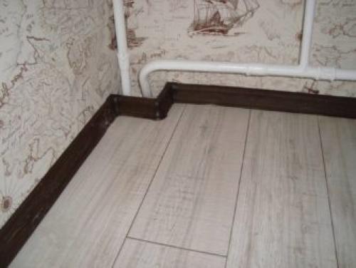 Увеличьте эстетику и функциональность вашей комнаты с правильным монтажом ПВХ плинтуса 03