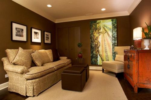 Интерьер гостиной в коричневых тонах. БЕЖЕВО-КОРИЧНЕВАЯ ГОСТИНАЯ: ОСНОВЫ ПРОЕКТИРОВАНИЯ