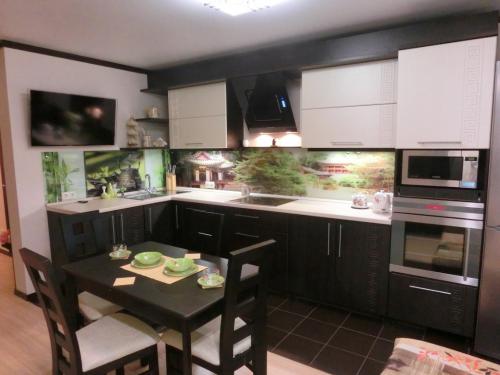 С каким цветом сочетается коричневый в интерьере кухни. Дизайн кухни в коричневом цвете: 60+ реальных фото интерьеров