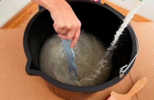 Откуда начинать клеить обои, чтобы не было видно стыков. Откуда правильно начинать клеить обои в комнате