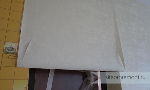 Чем закрыть стык обоев на внешнем углу. Клеим обои на дверные откосы
