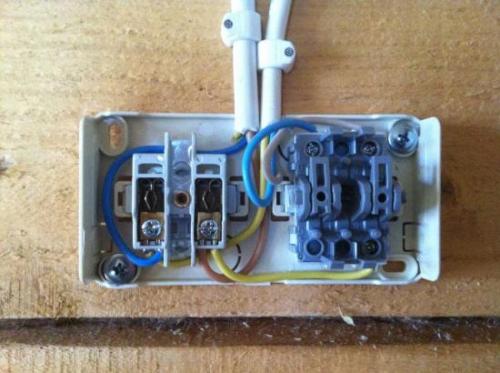 Как подключить новый двухклавишный выключатель. Подсоединение двухклавишного выключателя: подготовительные работы 09 Как подключить новый двухклавишный выключатель. Подсоединение двухклавишного выключателя: подготовительные работы 09