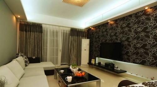 Откуда начинать клеить обои, чтобы не было видно стыков. Все тонкости поклейки обоев встык