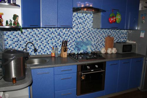 Сочетание синего цвета в интерьере кухни. Какие элементы интерьера кухни можно выполнить в синем цвете