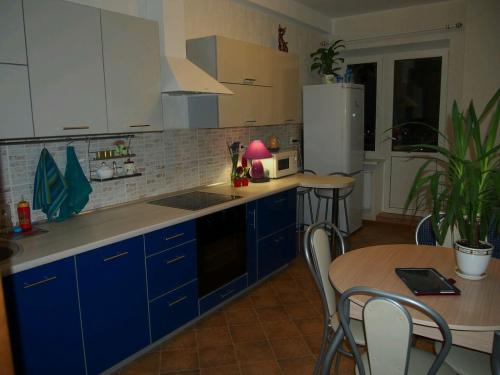 Сочетание синего цвета в интерьере кухни. Какие элементы интерьера кухни можно выполнить в синем цвете