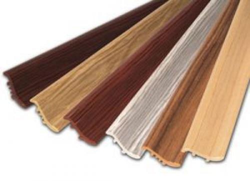 Как измерить и разрезать плинтус из пластика. Основные разновидности напольных плинтусов