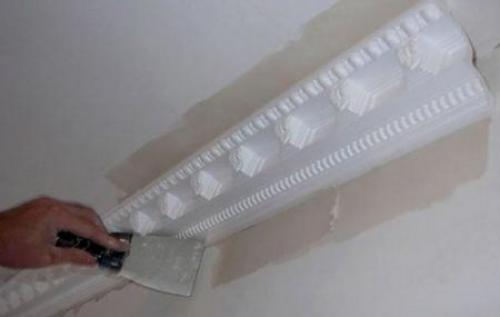 Какие инструменты и материалы необходимы для монтажа деревянного плинтуса