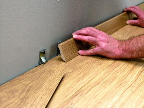 Как устранить дефекты напольного плинтуса после монтажа. 10 признаков того, что плинтусы установлены неправильно
