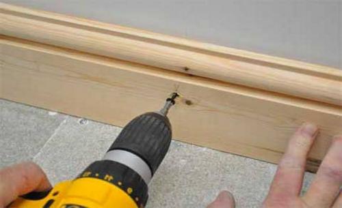 Монтаж деревянного плинтуса своими руками. Установка деревянных плинтусов